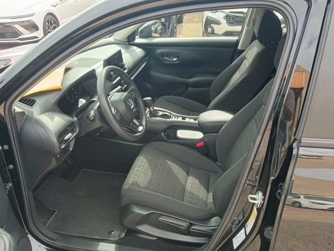 Used 2025 Honda HR-V LX image 4