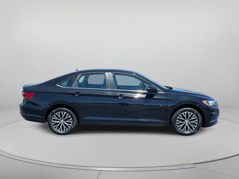Used 2019 Volkswagen Jetta SE FWD image 2