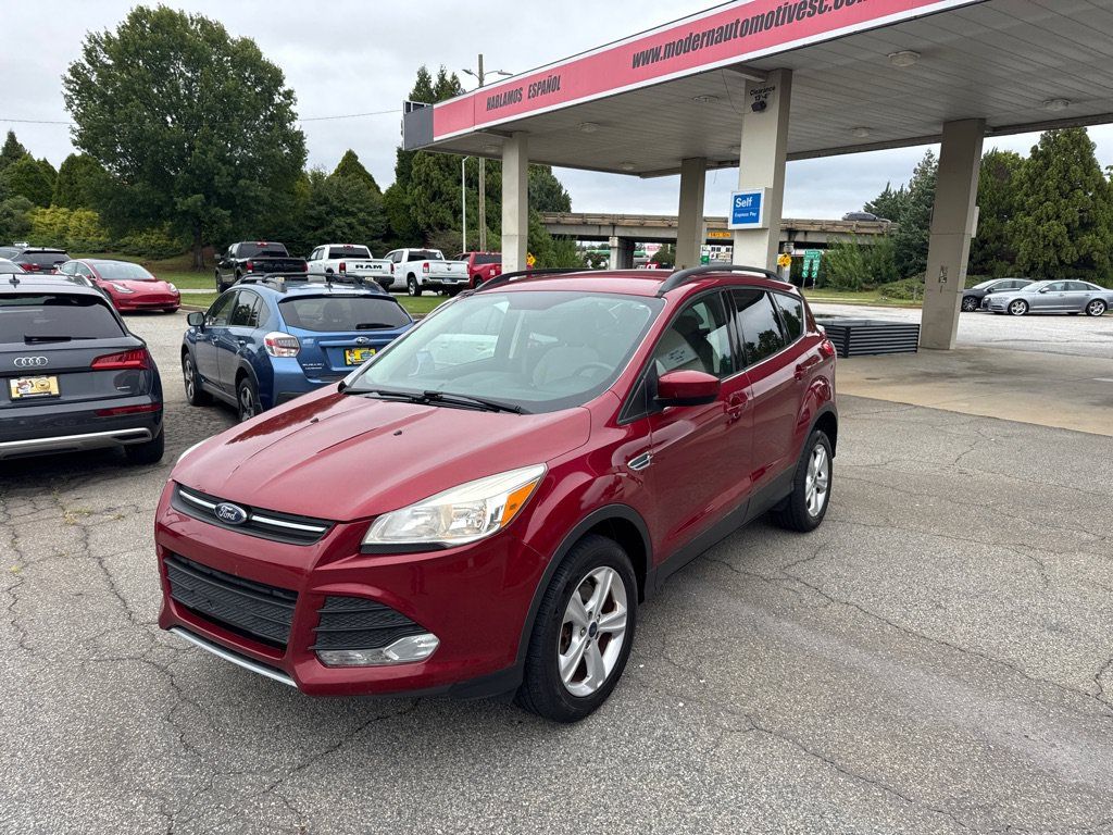 Used 2016 Ford Escape SE w/ Equipment Group 201A AWD/4WD image 1