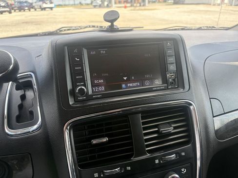 Used 2020 Dodge Grand Caravan SE FWD image 20