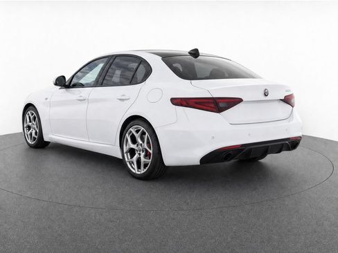 Used 2022 Alfa Romeo Giulia Ti RWD image 6