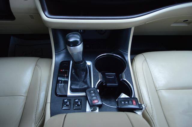Used 2015 Toyota Highlander XLE FWD image 25