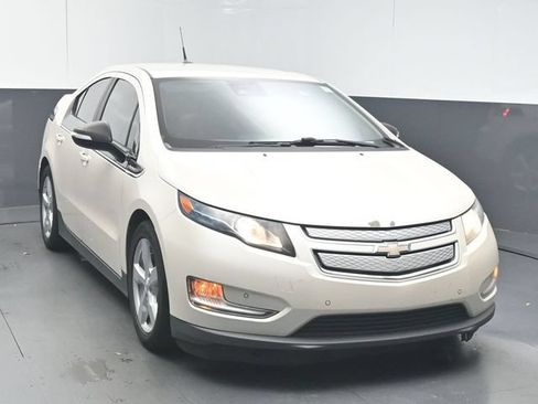 Used 2014 Chevrolet Volt Premium w/ Premium Trim Package FWD image 2