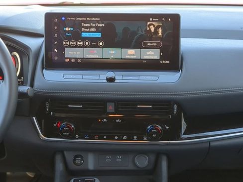Certified 2025 Nissan Rogue SL w/ Tech Package FWD image 18