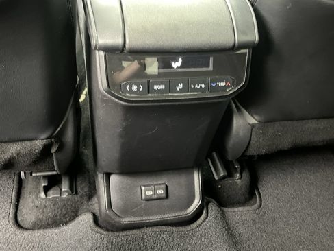 Used 2022 Toyota Highlander XSE AWD/4WD image 12