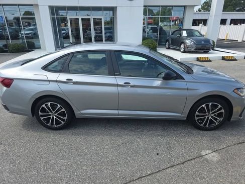 Used 2025 Volkswagen Jetta Sport FWD image 2