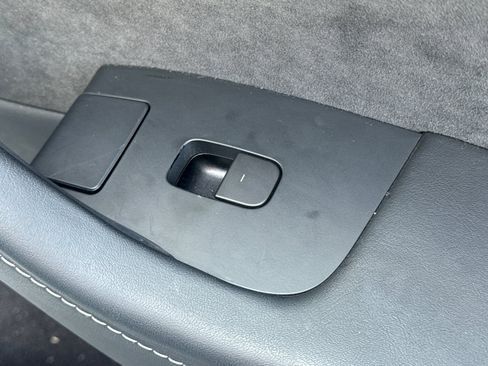 Used 2023 Tesla Model Y Long Range AWD/4WD image 23
