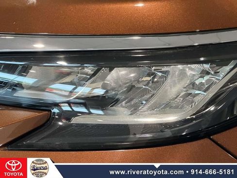 Used 2023 Toyota Sienna LE FWD image 9