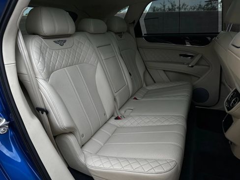 Used 2017 Bentley Bentayga AWD/4WD image 27