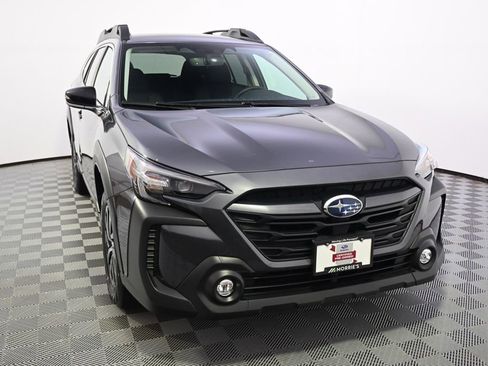 Used 2025 Subaru Outback Premium image 9