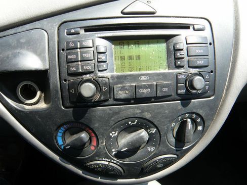 Used 2003 Ford Focus SE image 11