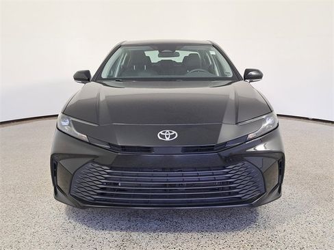 Used 2025 Toyota Camry LE image 3