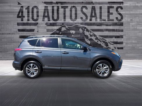 Used 2018 Toyota RAV4 XLE AWD/4WD image 2