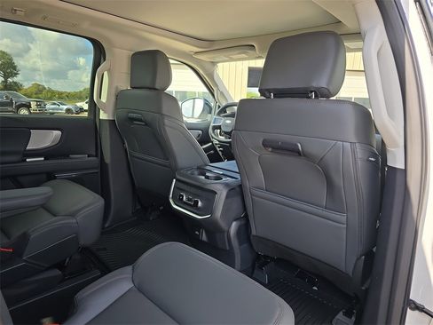 New 2025 Ford Expedition Active image 11