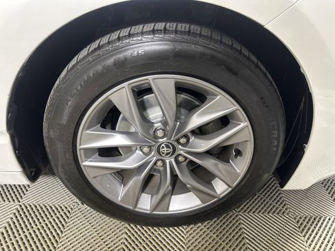 Used 2020 Toyota Avalon XLE w/ Moonroof Package image 26