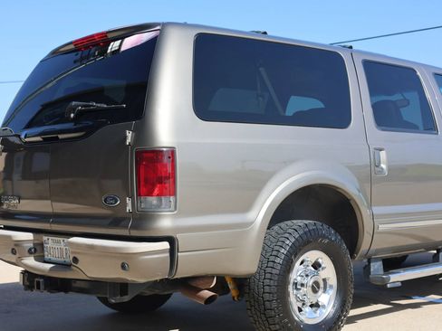 Used 2004 Ford Excursion Limited AWD/4WD image 4