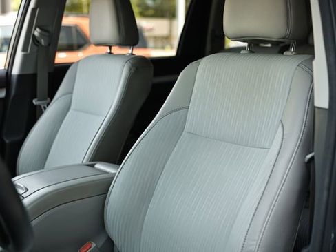 Used 2017 Toyota Highlander Plus w/ Carpet Mat Package AWD/4WD image 22