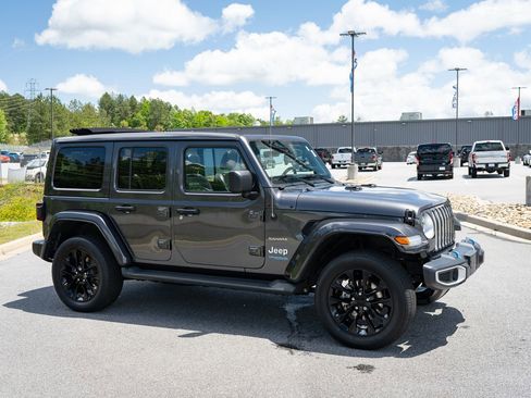 Used 2022 Jeep Wrangler Unlimited Sahara w/ Cold Weather Group AWD/4WD image 12