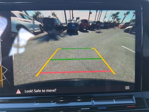 Used 2025 Volkswagen Atlas SE image 29