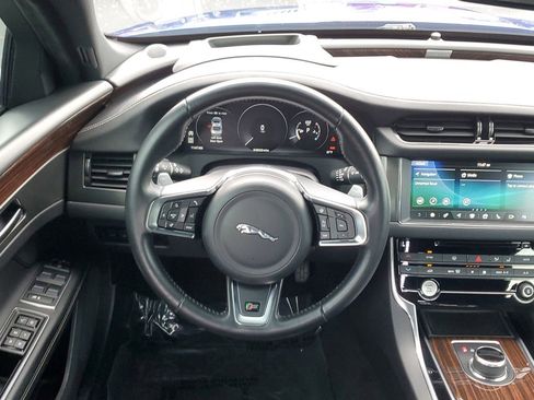 Used 2018 Jaguar XF S image 18