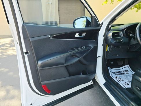 Used 2017 Kia Sorento EX FWD image 12