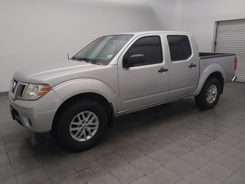 Used 2019 Nissan Frontier SV image 2