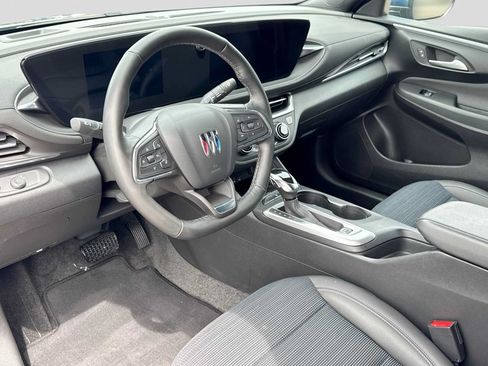 Used 2024 Buick Envista Preferred w/ Convenience I Package FWD image 2