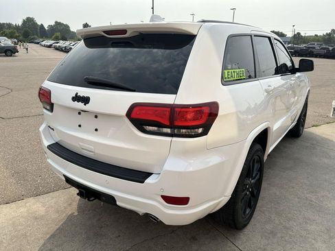 Used 2017 Jeep Grand Cherokee Altitude AWD/4WD image 5
