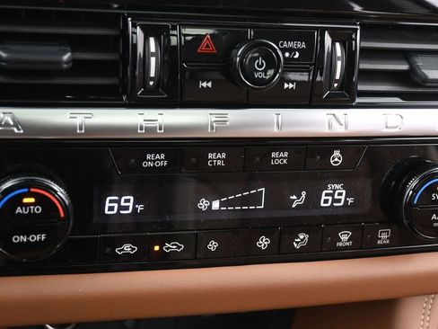 New 2026 Nissan Pathfinder Platinum image 11