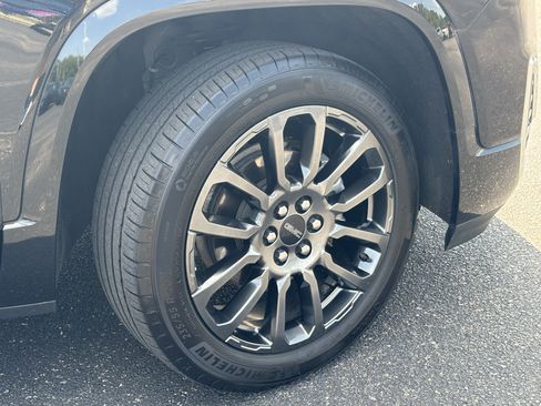 Used 2023 GMC Acadia Denali w/ Black Diamond Edition FWD image 5