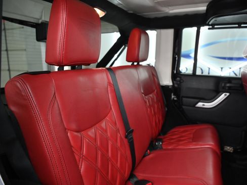 Used 2018 Jeep Wrangler Unlimited Rubicon w/ Cold Weather Group image 38