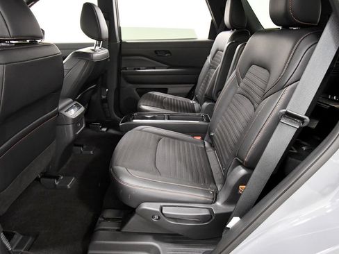 Used 2024 Nissan Pathfinder Rock Creek AWD/4WD image 15