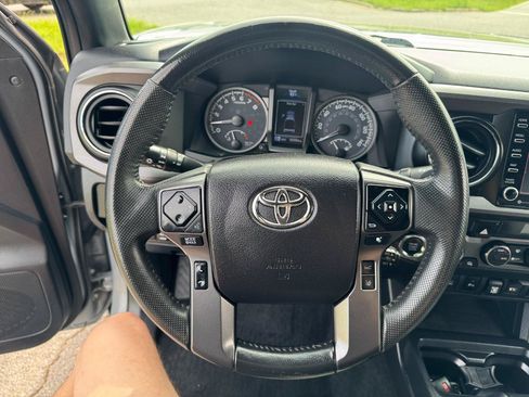 Used 2021 Toyota Tacoma TRD Off-Road w/ Technology Package AWD/4WD image 40