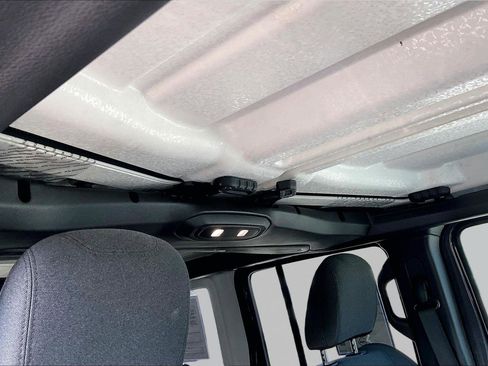 Used 2025 Jeep Wrangler Sahara image 26