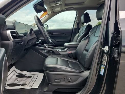 Used 2025 Kia Telluride S FWD image 16