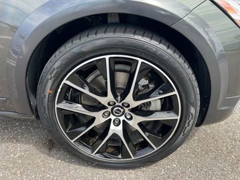 Used 2020 Volvo V90 T6 Cross Country image 14