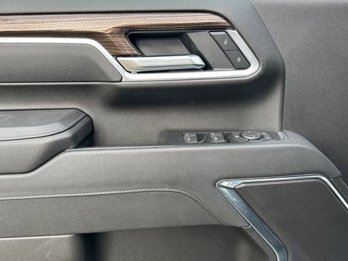 Used 2025 Chevrolet Silverado 2500 LT w/ Convenience Package image 11