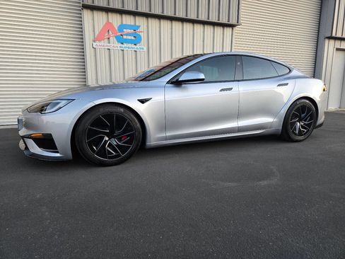 Used 2026 Tesla Model S Plaid AWD/4WD image 3