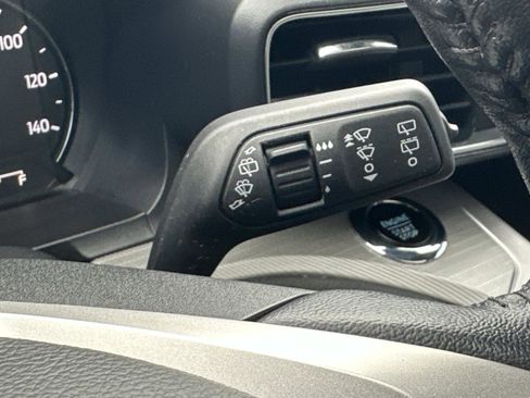 Used 2023 Ford Explorer XLT w/ Equipment Group 202A AWD/4WD image 25