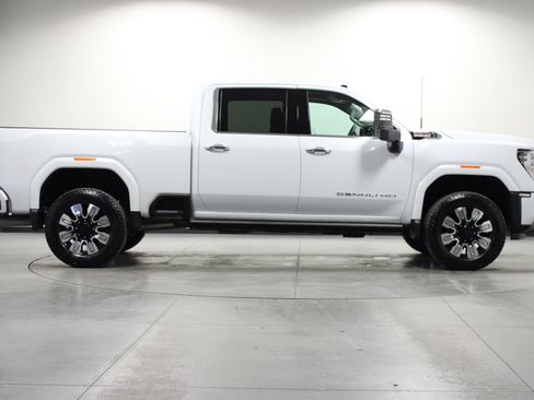 Used 2026 GMC Sierra 2500 Denali w/ Denali Reserve Package AWD/4WD image 3