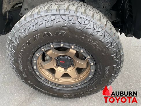 Used 2023 Toyota Tacoma TRD Off-Road w/ Technology Package AWD/4WD image 9