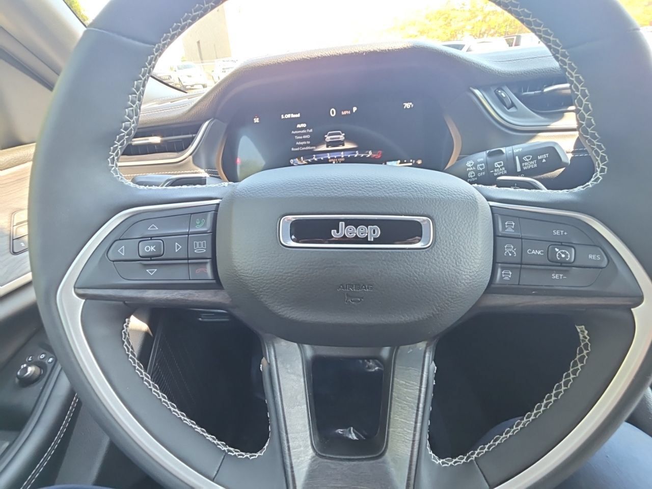 Used 2025 Jeep Grand Cherokee L Limited w/ Black Appearance Package AWD/4WD image 35