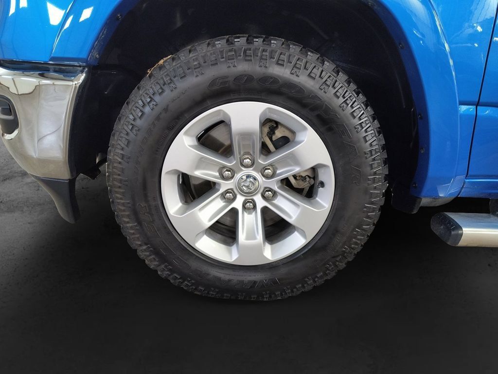 Used 2022 RAM 1500 Laramie AWD/4WD image 9