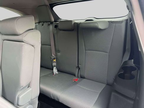 Certified 2023 Toyota Highlander LE image 18