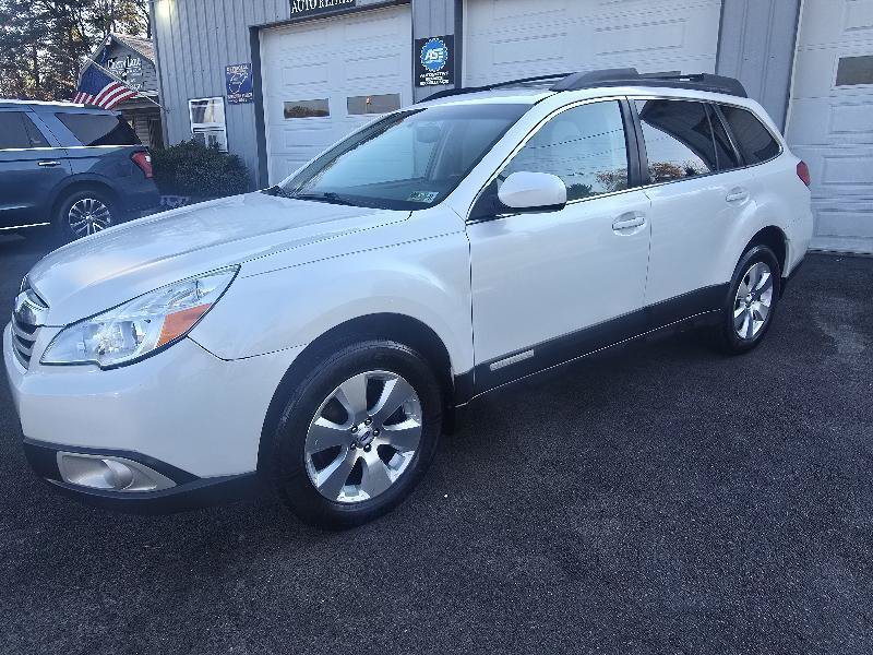 Used 2012 Subaru Outback 3.6R Limited w/ Moonroof Pkg AWD/4WD image 1