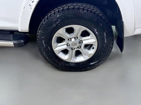Used 2023 Toyota 4Runner SR5 Premium w/ Moonroof Package AWD/4WD image 28