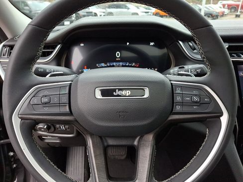 Certified 2023 Jeep Grand Cherokee L Limited AWD/4WD image 21
