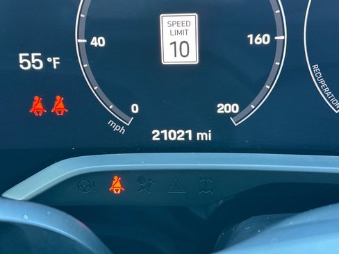 Used 2023 Porsche Taycan image 25