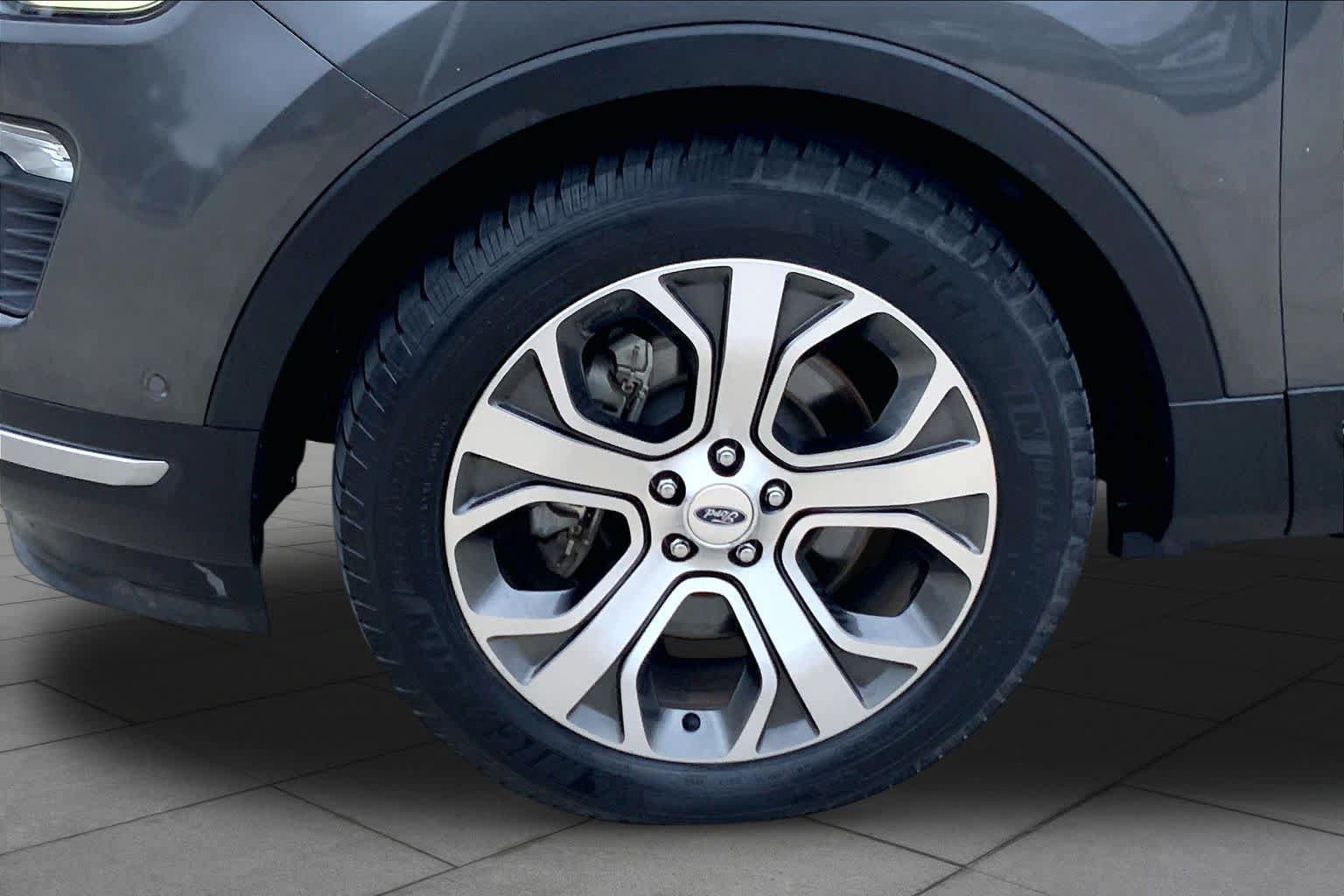 Used 2019 Ford Explorer Platinum AWD/4WD image 11
