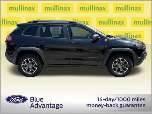 Used 2020 Jeep Cherokee Trailhawk AWD/4WD image 2